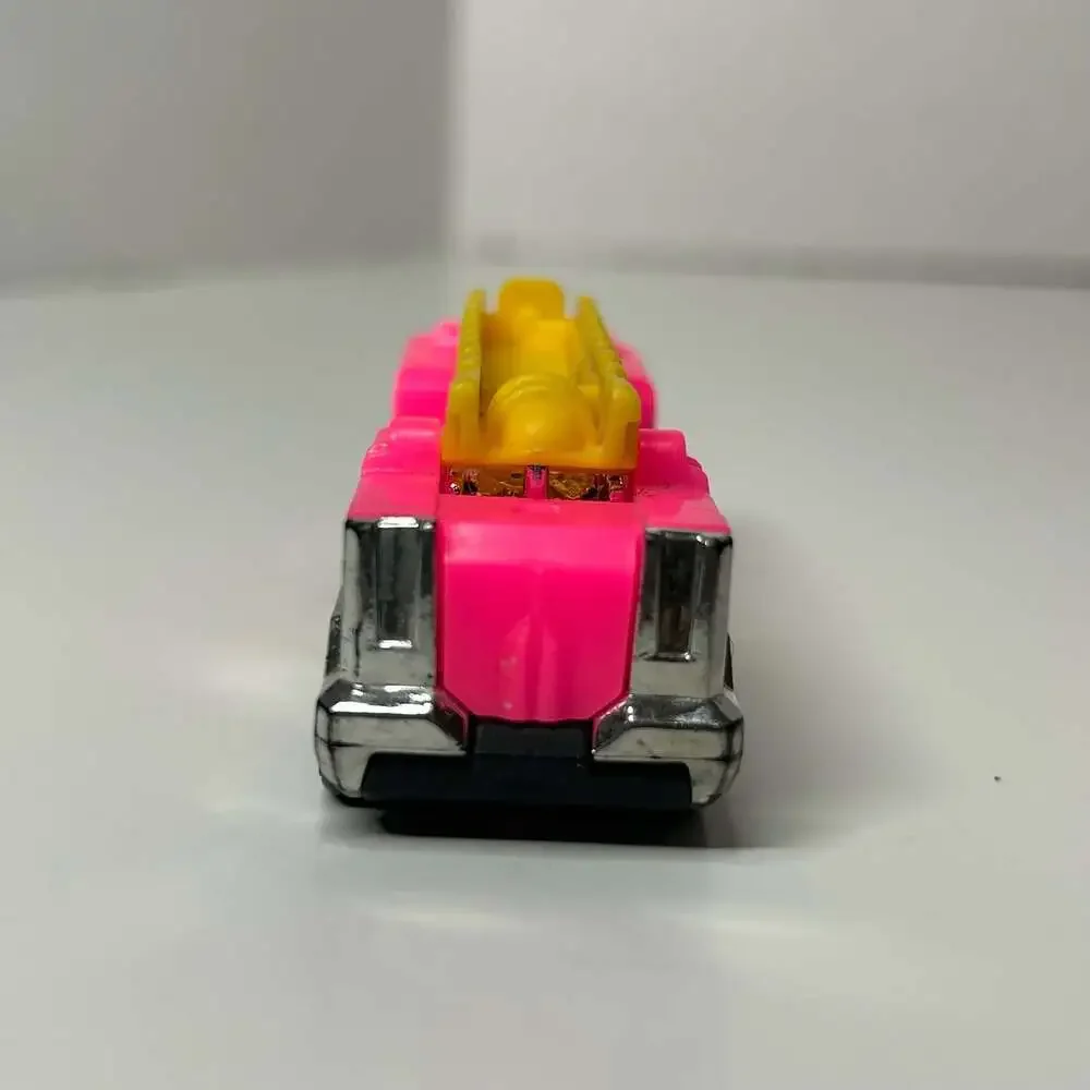 Hot Wheels 5 Alarm HW Airlines Pink Fire Truck